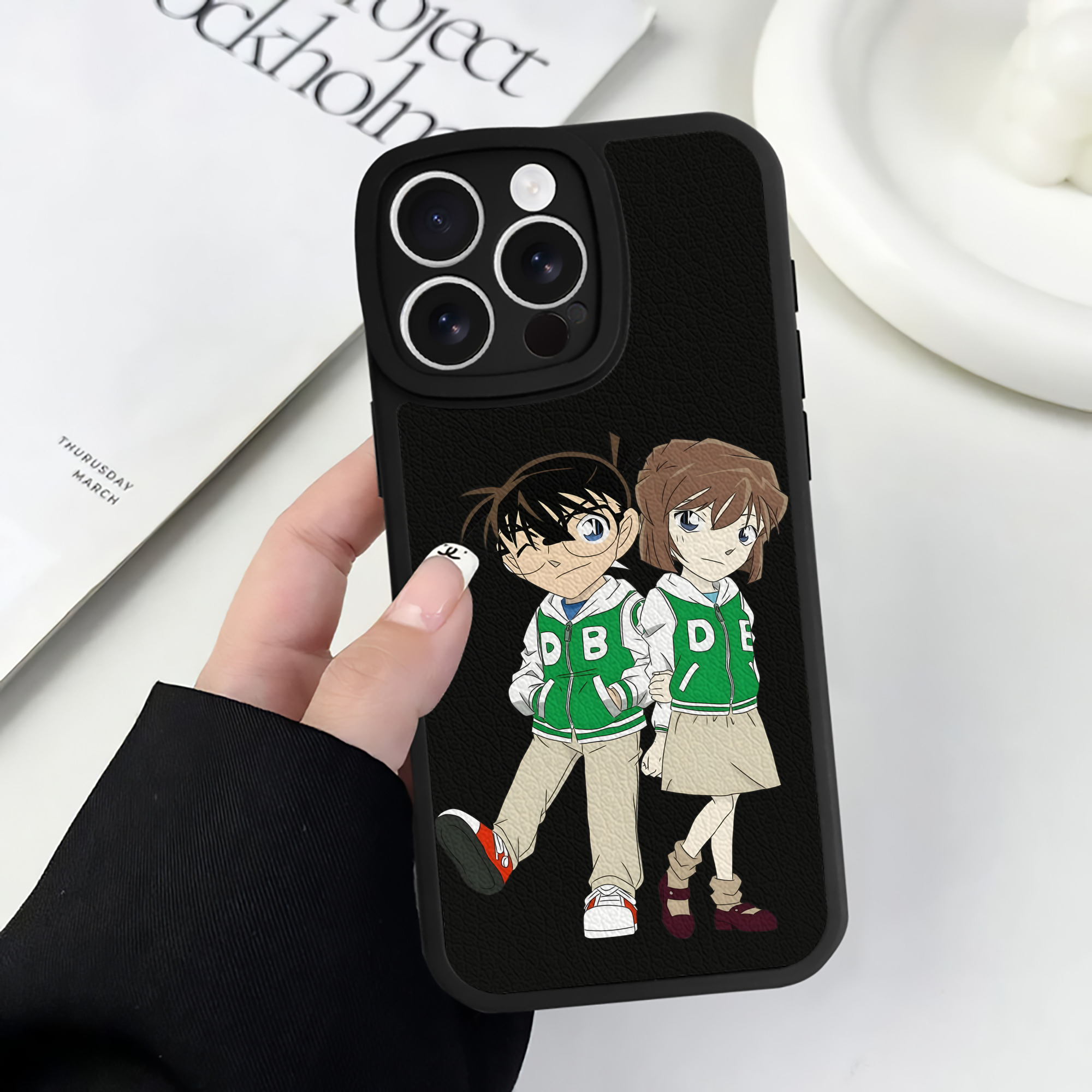 （画像用） 名探偵コナン 江戸川 コナン Detective Conan Conan Edogawa 【iPhone 16シリーズ対応】シリコンスマホケース（レザー調） 材質：シリコン